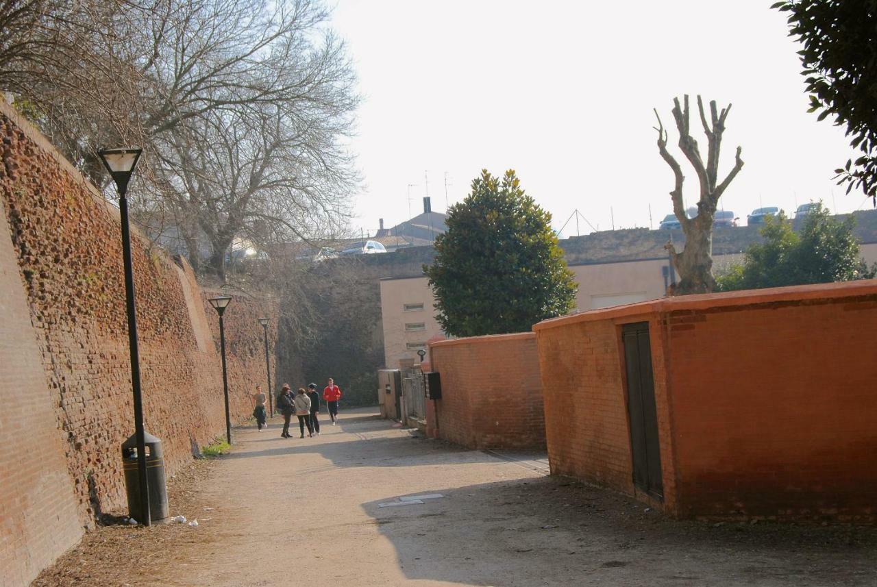 Вілла Charming Flat In Centro A Ferrara Con Posto Auto Екстер'єр фото