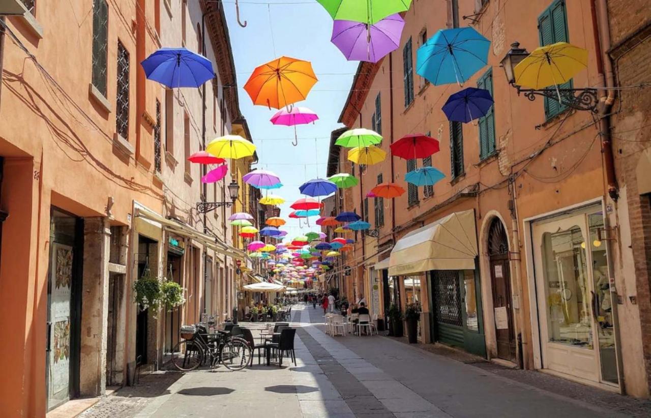 Вілла Charming Flat In Centro A Ferrara Con Posto Auto Екстер'єр фото