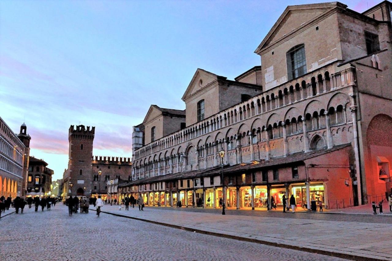 Вілла Charming Flat In Centro A Ferrara Con Posto Auto Екстер'єр фото