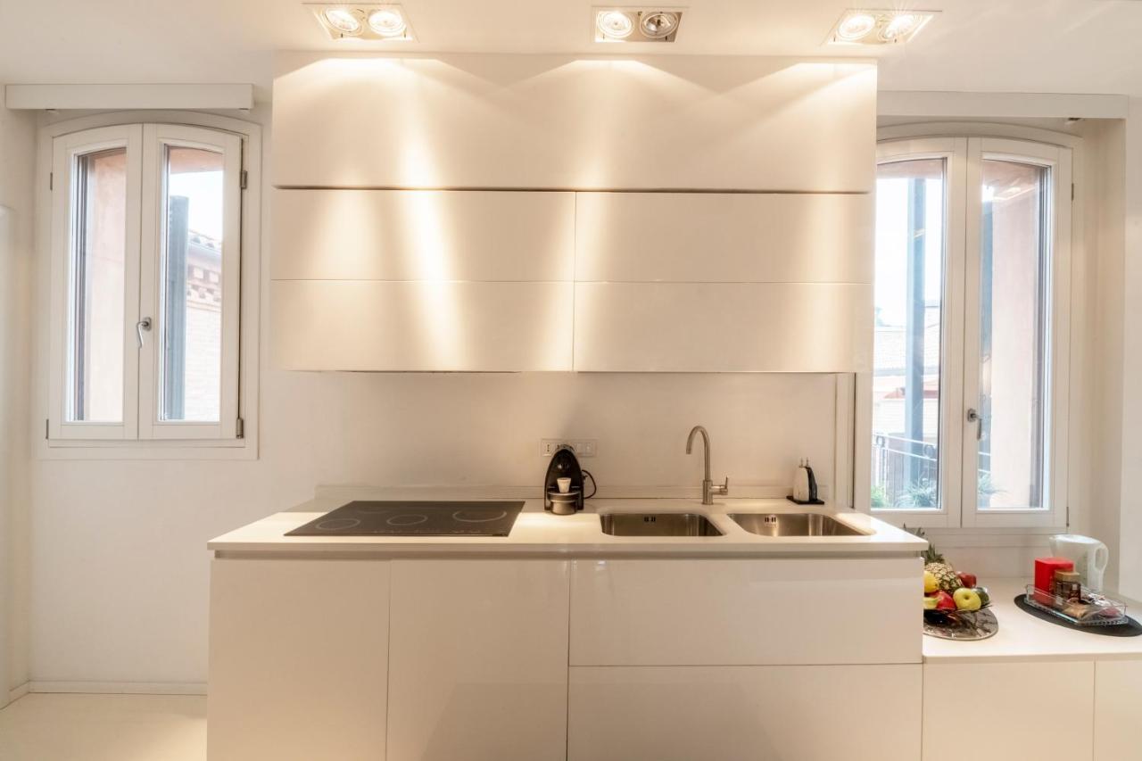 Вілла Charming Flat In Centro A Ferrara Con Posto Auto Екстер'єр фото