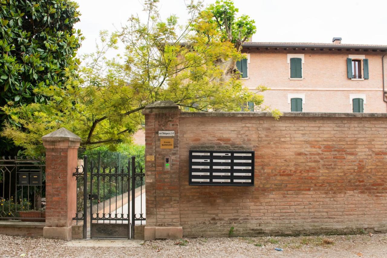 Вілла Charming Flat In Centro A Ferrara Con Posto Auto Екстер'єр фото