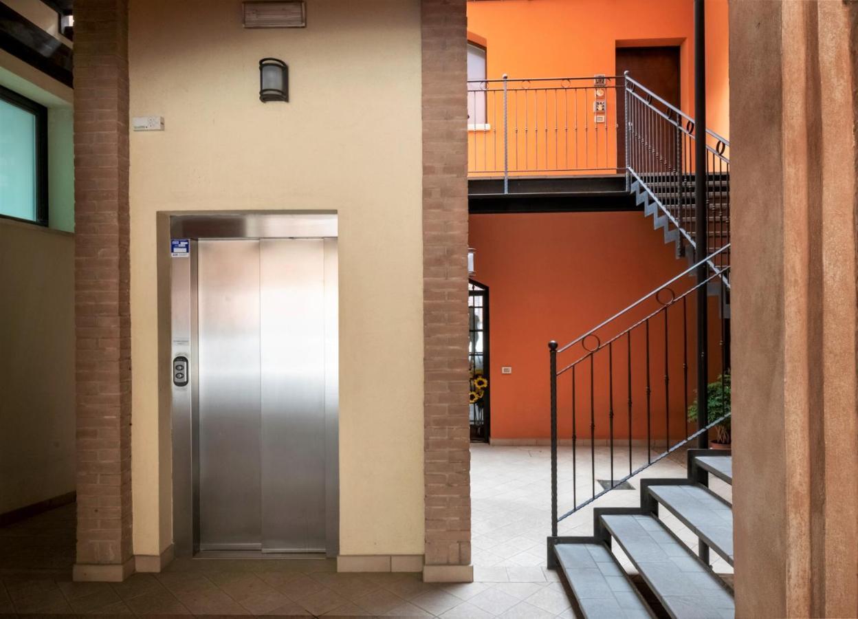 Вілла Charming Flat In Centro A Ferrara Con Posto Auto Екстер'єр фото
