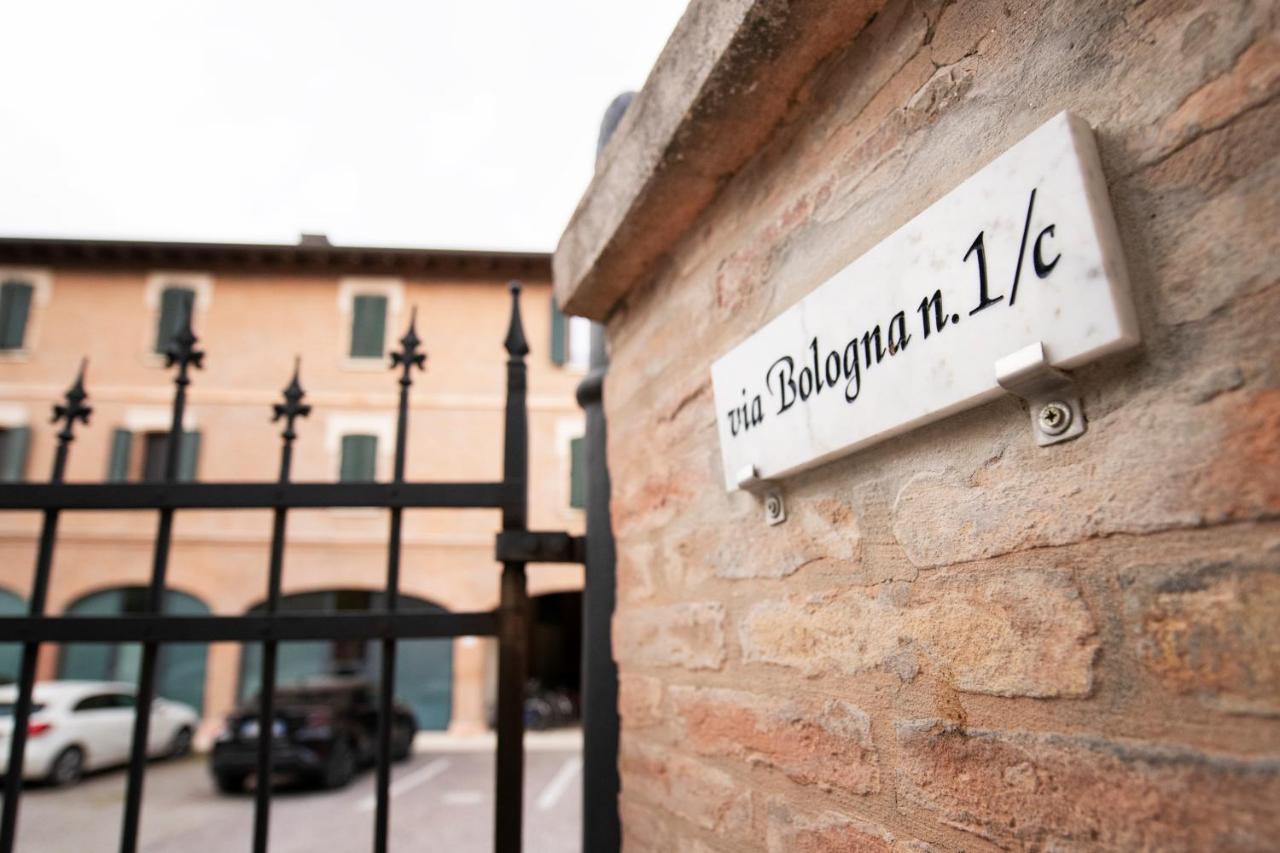 Вілла Charming Flat In Centro A Ferrara Con Posto Auto Екстер'єр фото